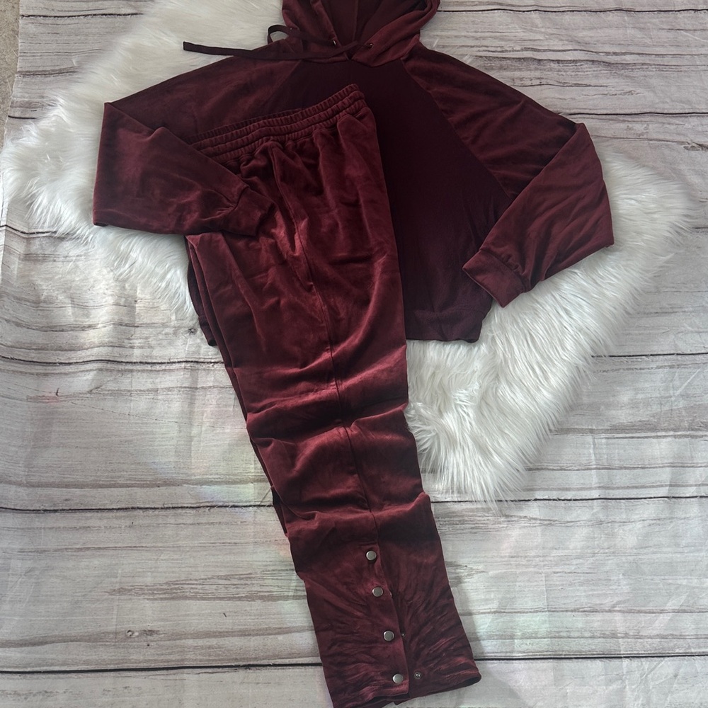 Pink Republic Women's Burgundy Velvet Joggers Suit Size Medium